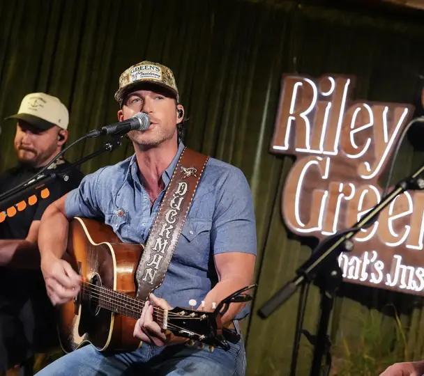 Industry Ink: Riley Green, Chris Tomlin, Wade Bowen, W.O. Smith Music School — image 1 of 5